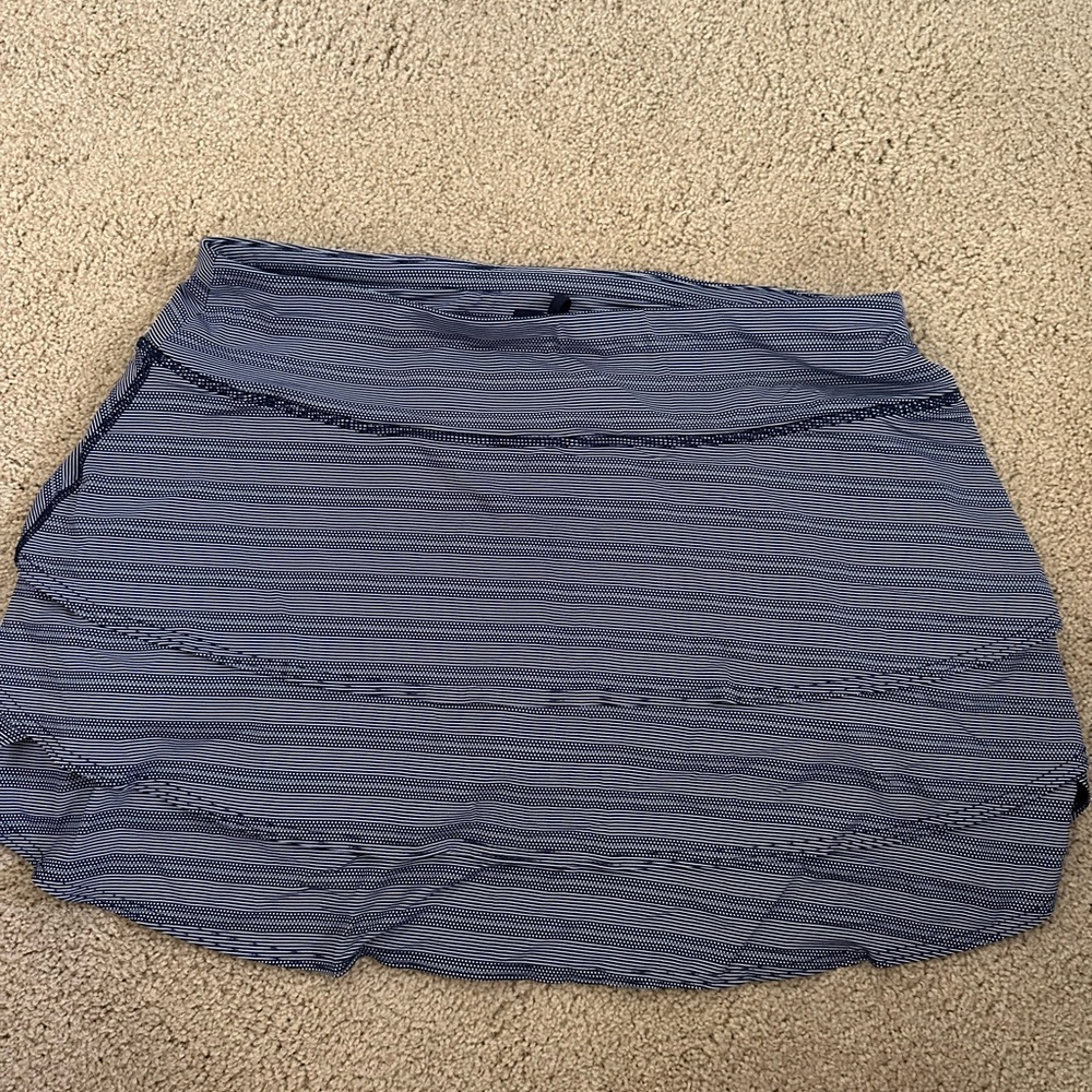 Navy and white pin dot Athleta tennis skirt XL